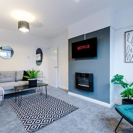 Welcoming 3 Bed Home, 10 Mins From Chester Races And Zoo Saughall ภายนอก รูปภาพ