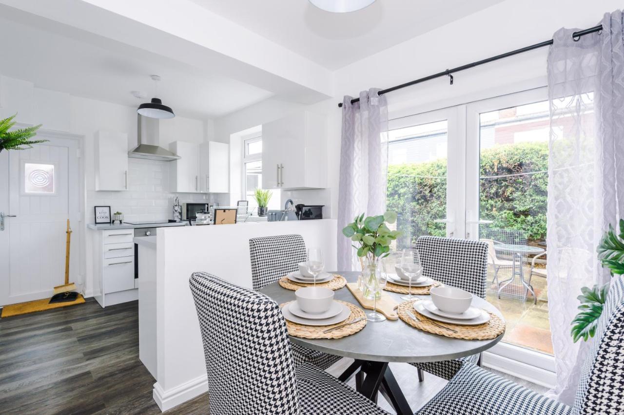 Welcoming 3 Bed Home, 10 Mins From Chester Races And Zoo Saughall ภายนอก รูปภาพ
