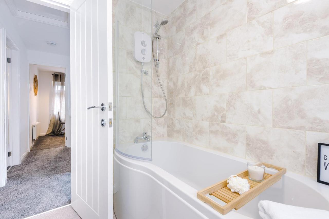 Welcoming 3 Bed Home, 10 Mins From Chester Races And Zoo Saughall ภายนอก รูปภาพ