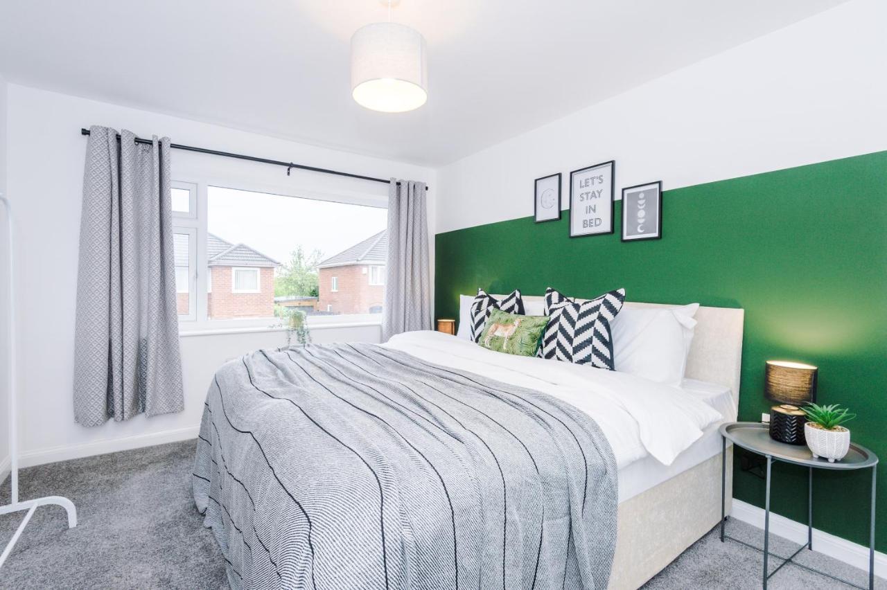 Welcoming 3 Bed Home, 10 Mins From Chester Races And Zoo Saughall ภายนอก รูปภาพ