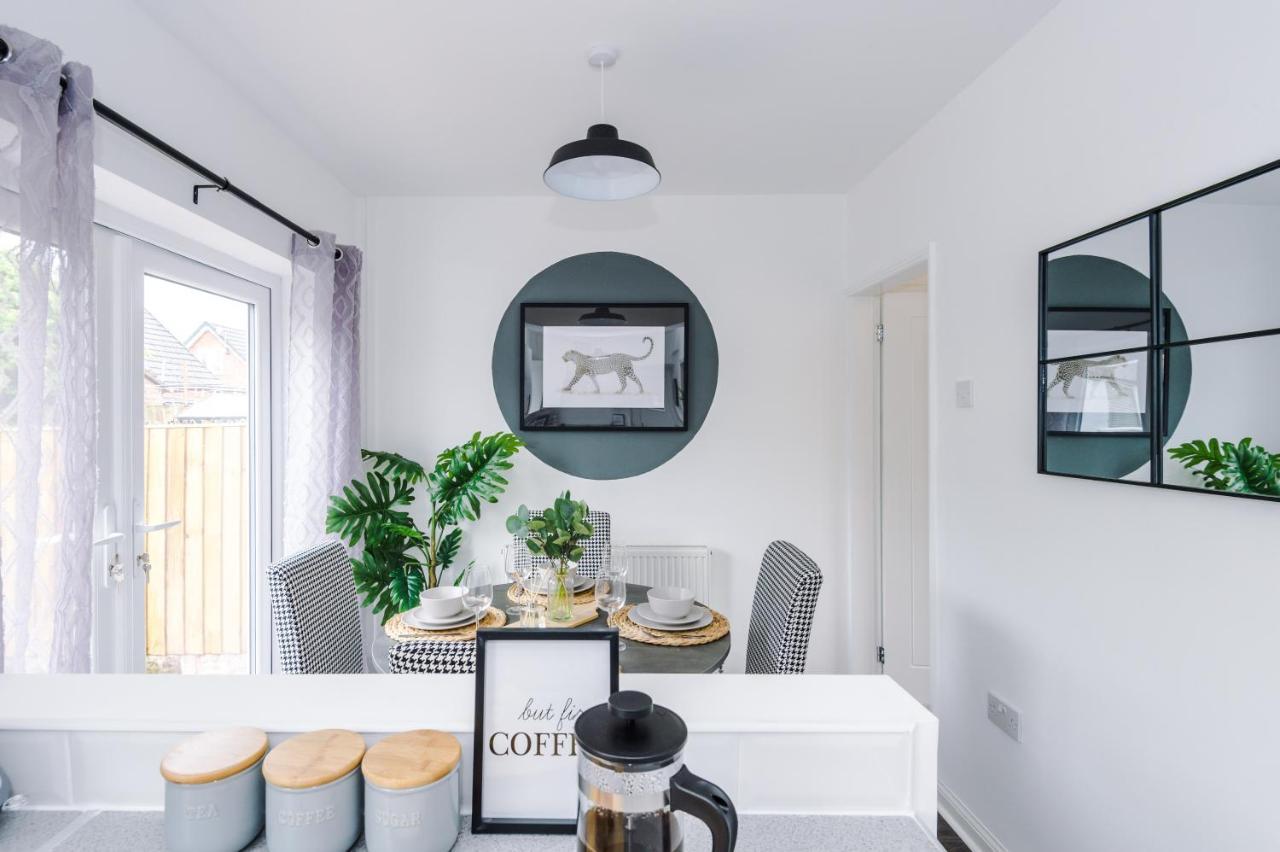 Welcoming 3 Bed Home, 10 Mins From Chester Races And Zoo Saughall ภายนอก รูปภาพ