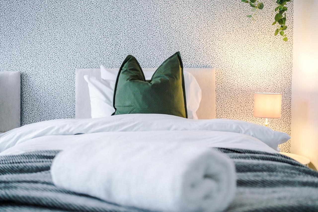 Welcoming 3 Bed Home, 10 Mins From Chester Races And Zoo Saughall ภายนอก รูปภาพ