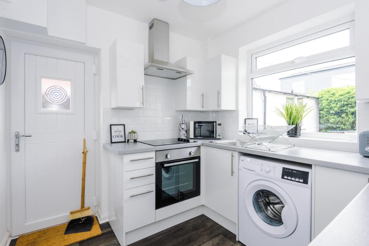 Welcoming 3 Bed Home, 10 Mins From Chester Races And Zoo Saughall ภายนอก รูปภาพ