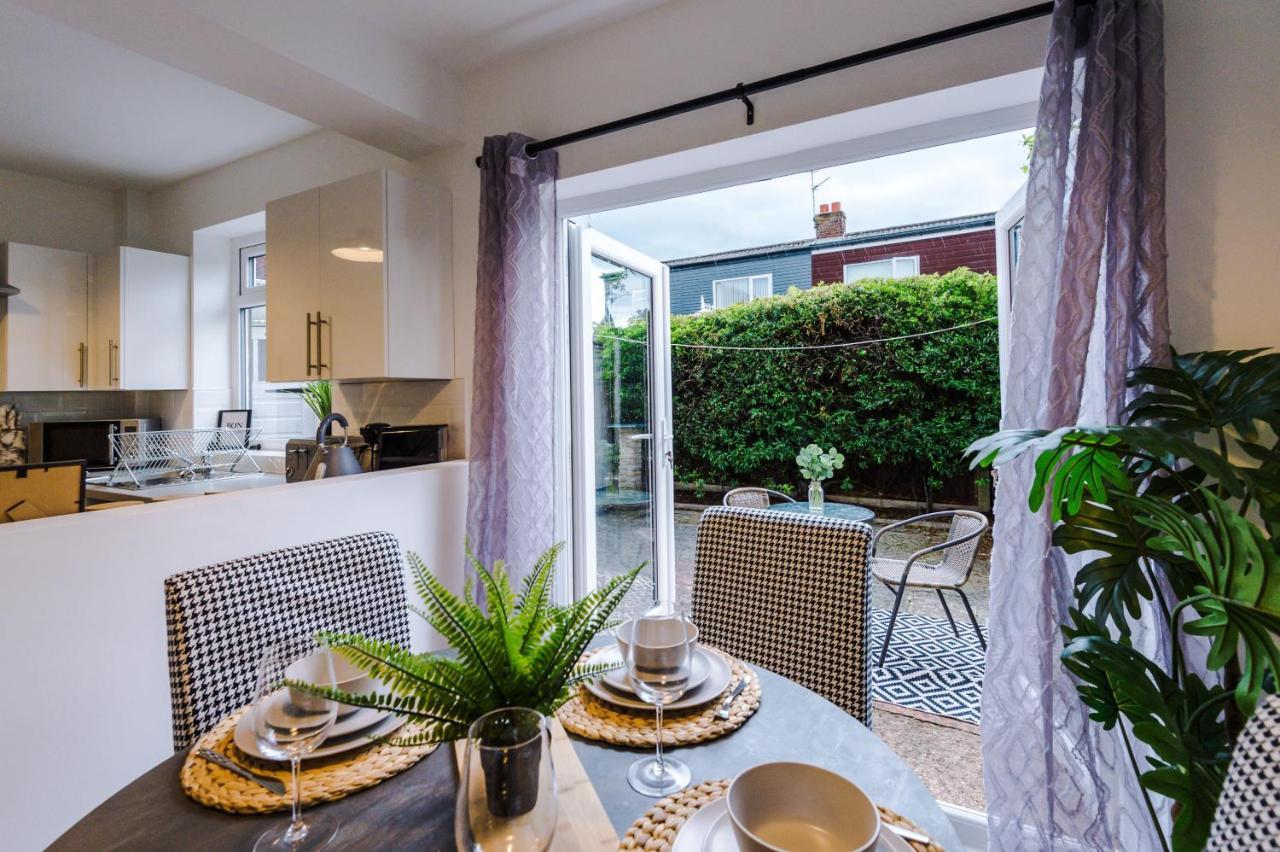 Welcoming 3 Bed Home, 10 Mins From Chester Races And Zoo Saughall ภายนอก รูปภาพ