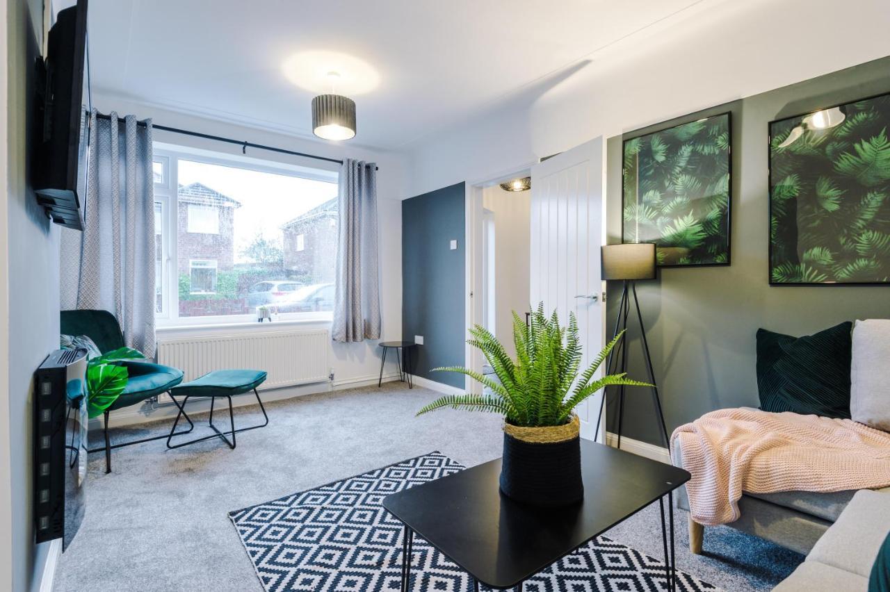 Welcoming 3 Bed Home, 10 Mins From Chester Races And Zoo Saughall ภายนอก รูปภาพ