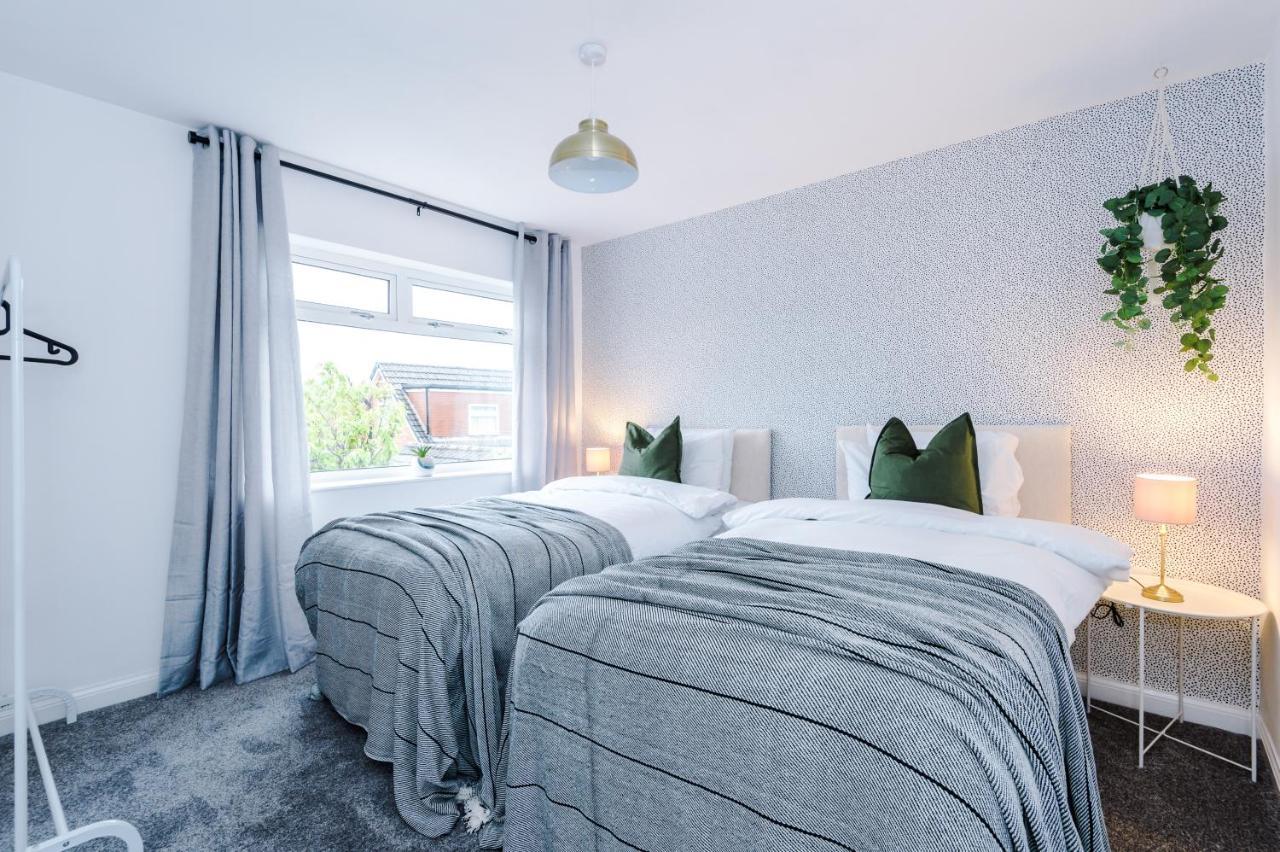 Welcoming 3 Bed Home, 10 Mins From Chester Races And Zoo Saughall ภายนอก รูปภาพ