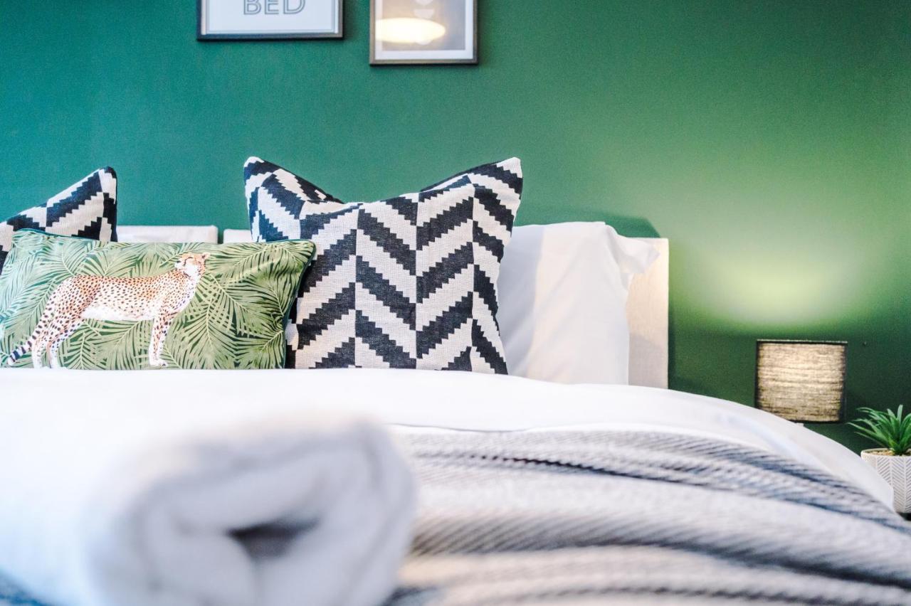 Welcoming 3 Bed Home, 10 Mins From Chester Races And Zoo Saughall ภายนอก รูปภาพ